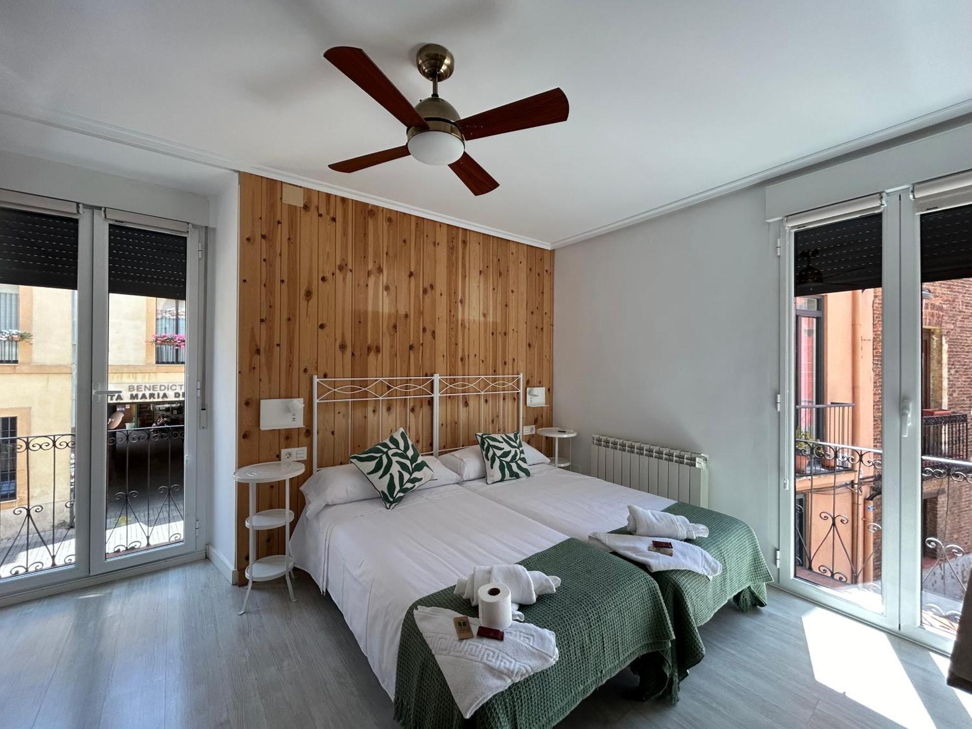 Pension Plaza Del Grano Леон Экстерьер фото